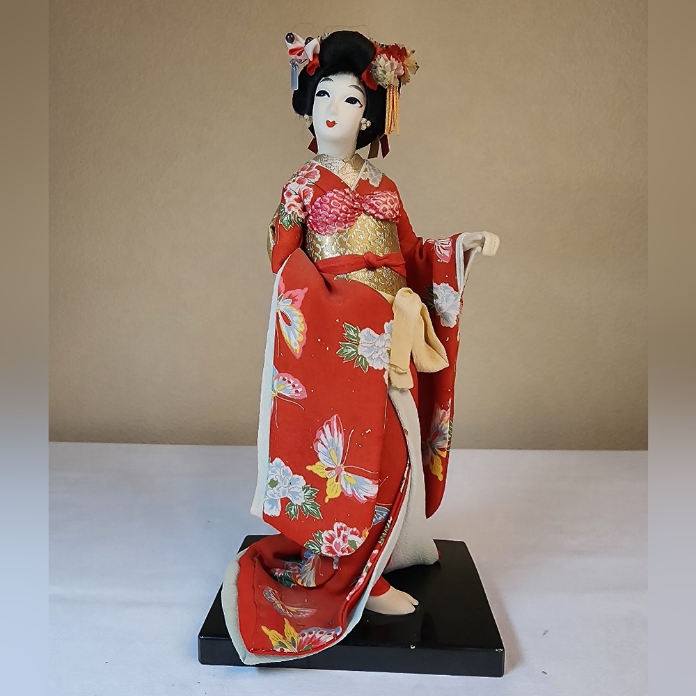 Japanese geisha doll, collectable